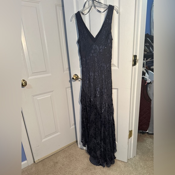 Asymmetrical Sleeveless Cocktail Dress - Picture 5 of 10